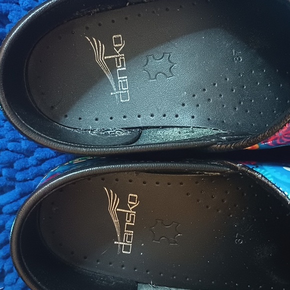 Ladies Amazing Candies and Twirls Dansko Professionals, Size 37, In great shape - Picture 3 of 5